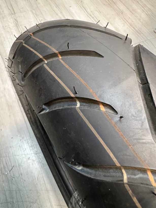 لاستیک دانلوپ زیر صفری 140/70/14/DUNLOP/ ساخت اندونزی اصل / مناسب چرخ عقب XMAX