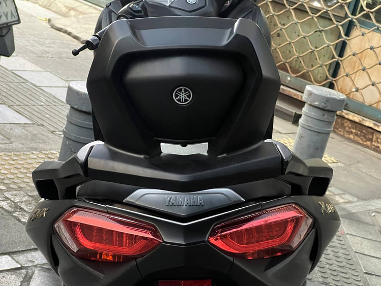پشت زین با پایه / تکیه گاه ترکنشین YAMAHA Xmax / اصل / سری جدید کد 000014