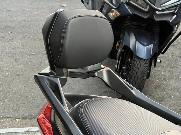 پشت زین با پایه / تکیه گاه ترکنشین YAMAHA Xmax / اصل / سری جدید کد 000014