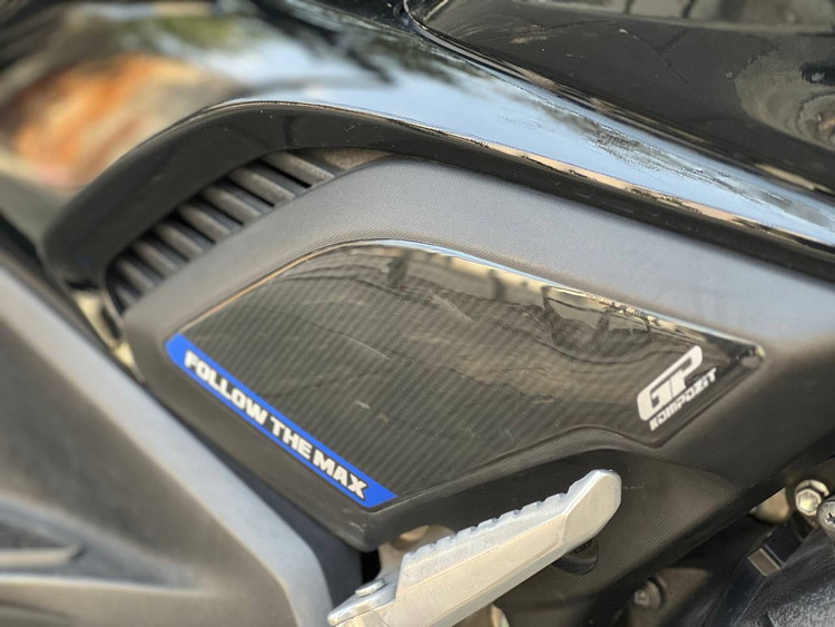پد باک مشکی آبیYAMAHA XMAX GP /ساخت ترکیه اصل کد 000186