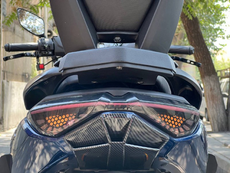 خطر عقب اسپرت 7 رنگ زنبوری YAMAHA Nmax SR اصل کد ۰۰۰۰۷۴