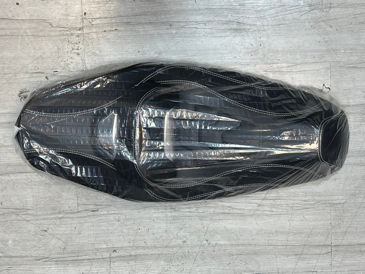 زین اسپرت اسپیشیال YAMAHA Nmax مخصوص اتاق قدیم ساخت تایلند اصل کد 201077