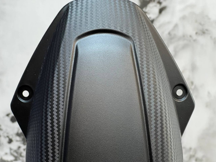 گلگیر / شلگیر عقب طرح کربن YAMAHA NMAX TURBO ساخت تایلند اصل کد ۲۰۱۳۱۹
