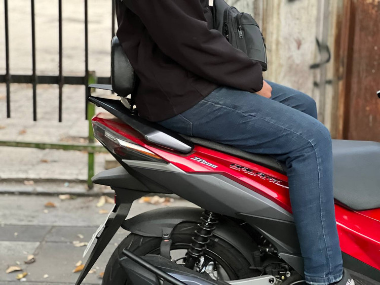 پشت زین / تکیه گاه ترکنشین مناسب برای Sym JT200 اصل کد 201294