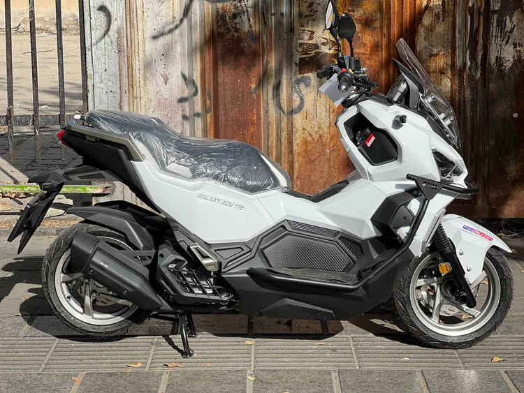 گارد قسمت جلو هاسکی یه تیکه / محافظ بدنه Sym ADV 175 کد 200779
