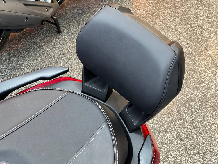 پشت زین وی جی / تکیه گاه ترکنشین YAMAHA Xmax / اصل 000240