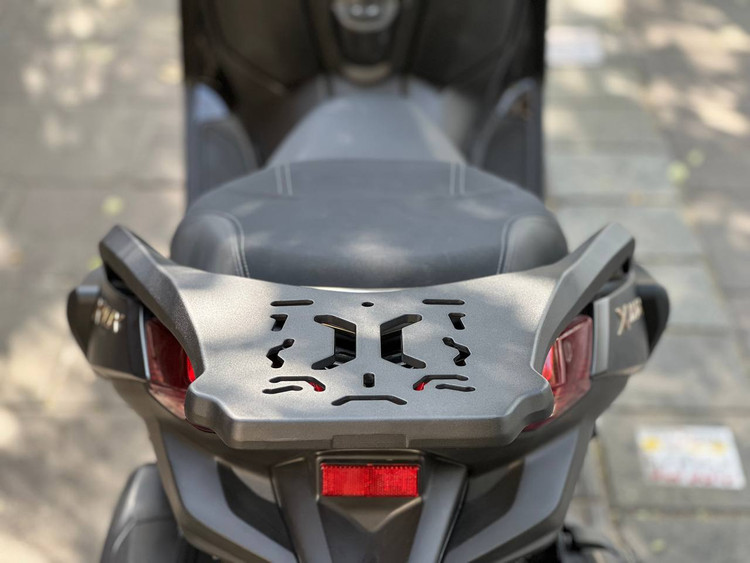 ترکبند عقب / براکت نگهدارنده صندوق عقب YAMAHA Xmax ساخت تایلند اصل کد 000163