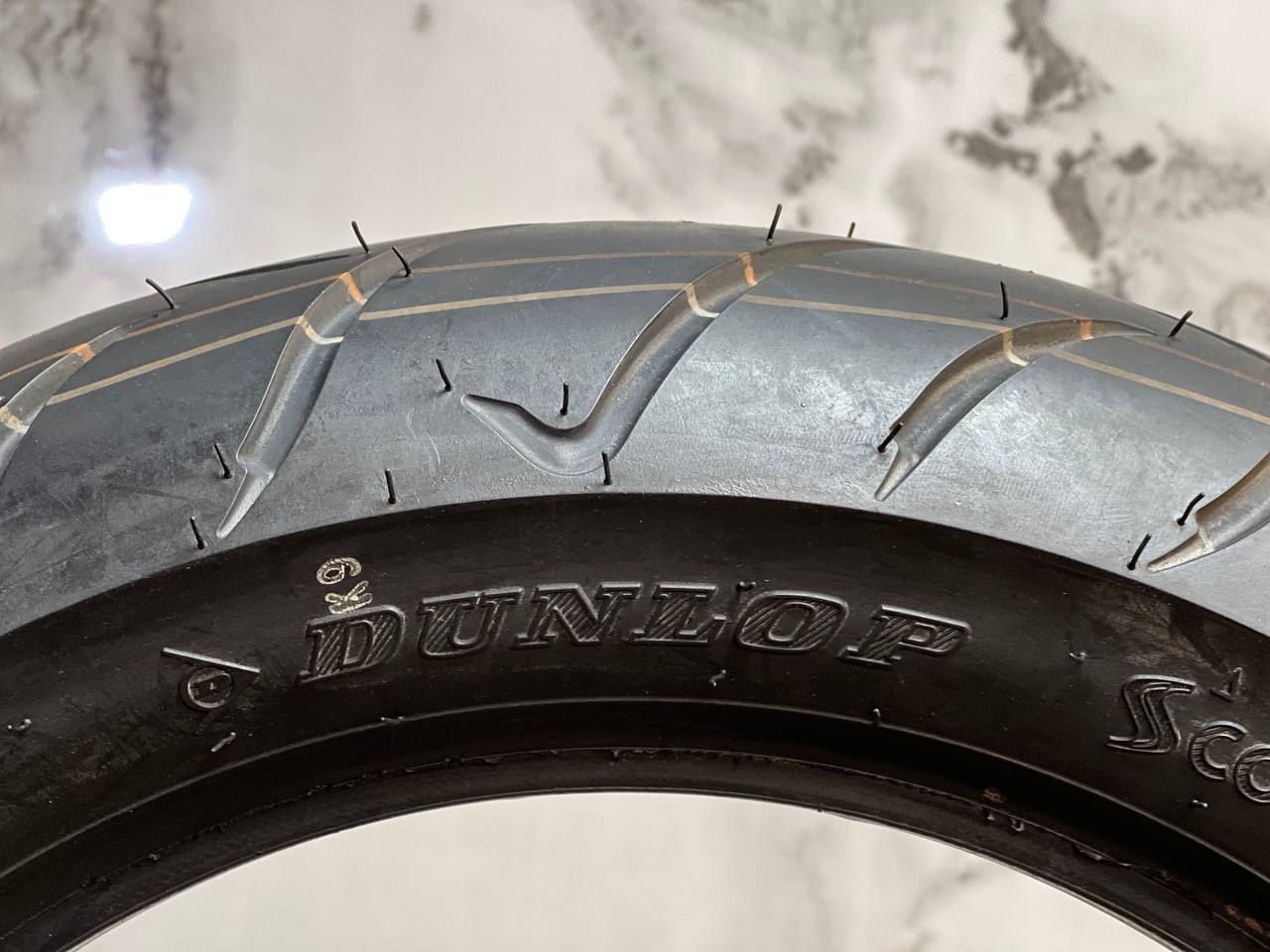 لاستیک دانلوپ زیر صفری 120/70/15/DUNLOP/ ساخت اندونزی اصل / مناسب چرخ جلو XMAX کد ۲۰۱۴۵۵