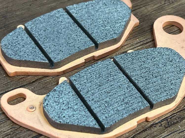 لنت ترمز چرخ جلو YAMAHA R3 / R25 / MT25 / Xmax ساخت ژاپن اصل کد 201410