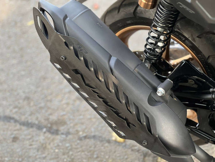 محافظ اگزوز YAMAHA Nmax Turbo 2025 GP / اصل کد 000105