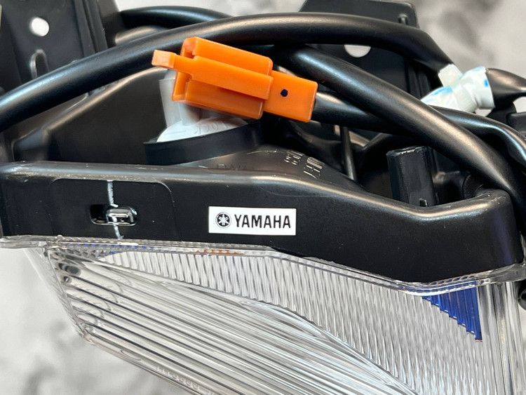 راهنما چپ فابریکی YAMAHA NMAX ساخت اندونزی اصل کد 201238