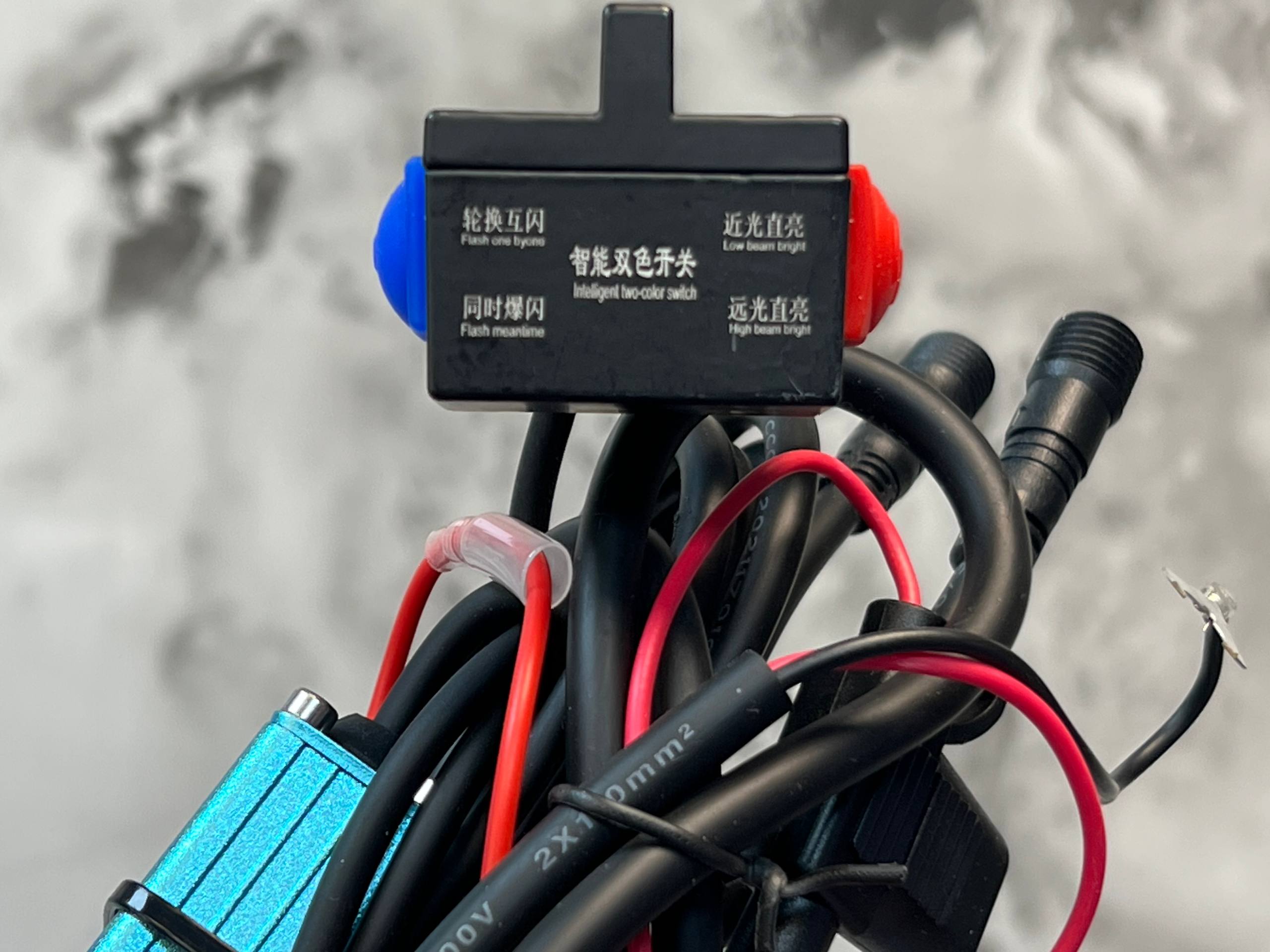 پرژکتور موتور سیکلت مدل HJG 110 دو لنز دوبل / همراه کیت کامل سیم کشی و کلید فابریک / اصل