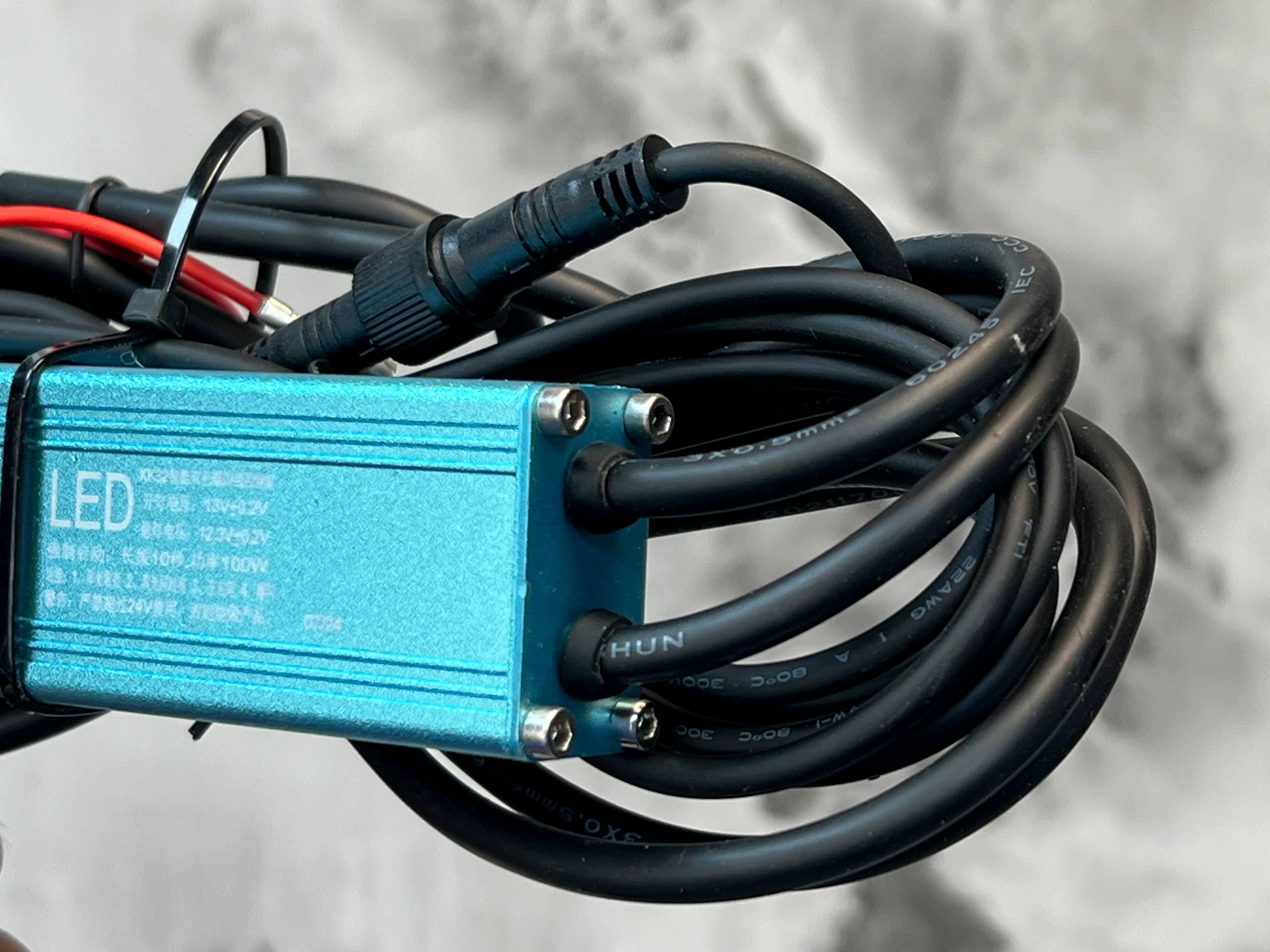 پرژکتور موتور سیکلت مدل HJG 110 دو لنز دوبل / همراه کیت کامل سیم کشی و کلید فابریک / اصل