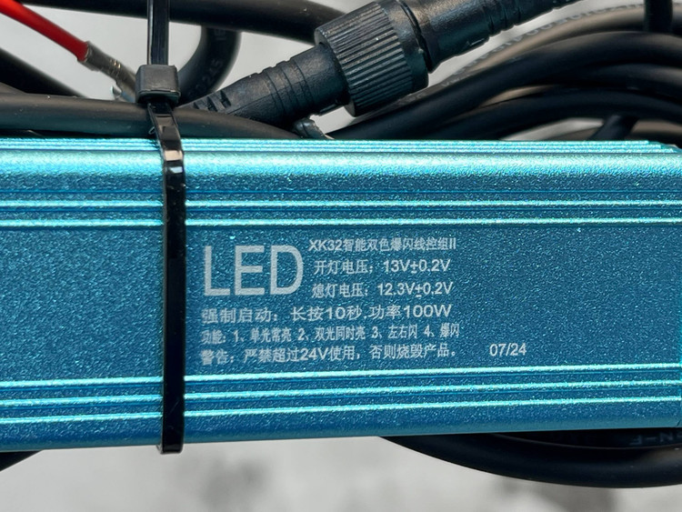 پرژکتور موتور سیکلت مدل HJG 110 دو لنز دوبل / همراه کیت کامل سیم کشی و کلید فابریک / اصل