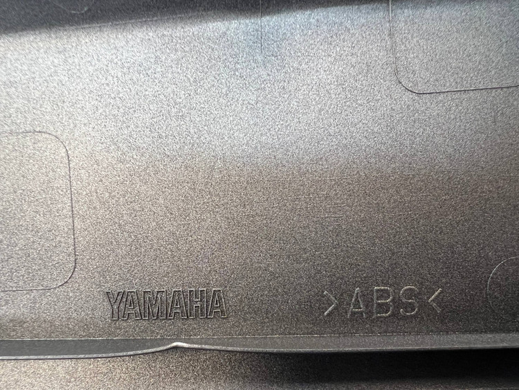 فلاپ بغل پا راست نقره ای مات تیره YAMAHA Nmax Turbo / ساخت اندونزی اصل کد 201627