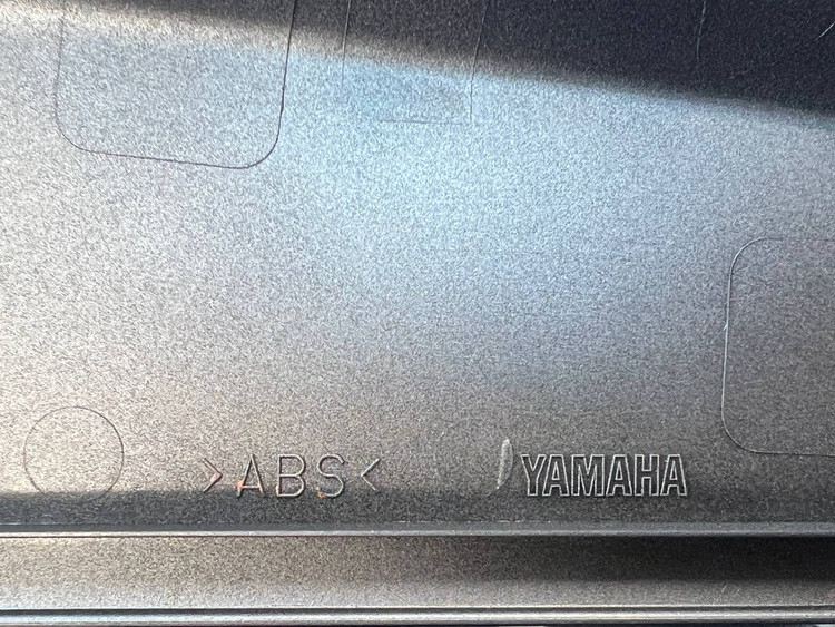 فلاپ بغل پا چپ نقره ای مات تیره YAMAHA Nmax Turbo / ساخت اندونزی اصل کد 201628