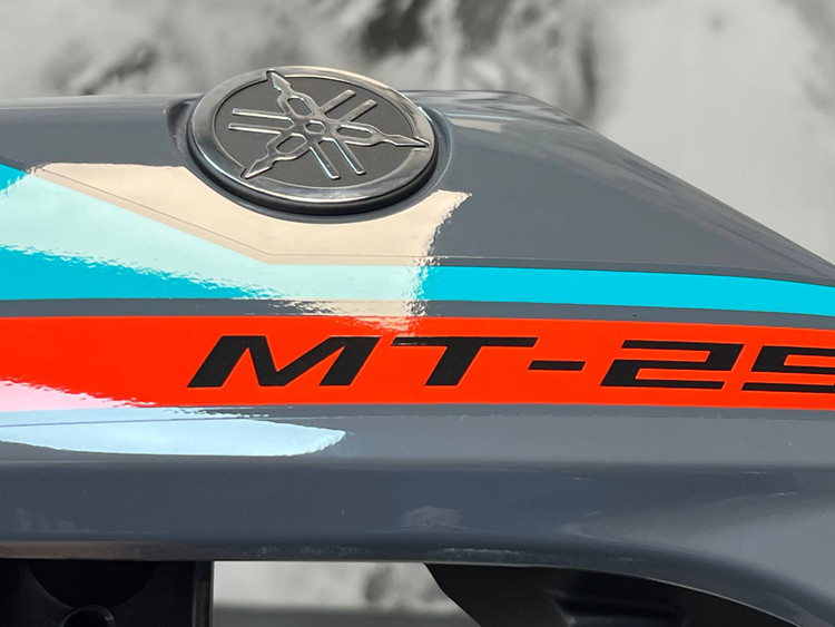 فلاپ بغل باک هواکش ناردو سمت راست YAMAHA MT25 ساخت اندونزی اصل کد 200319