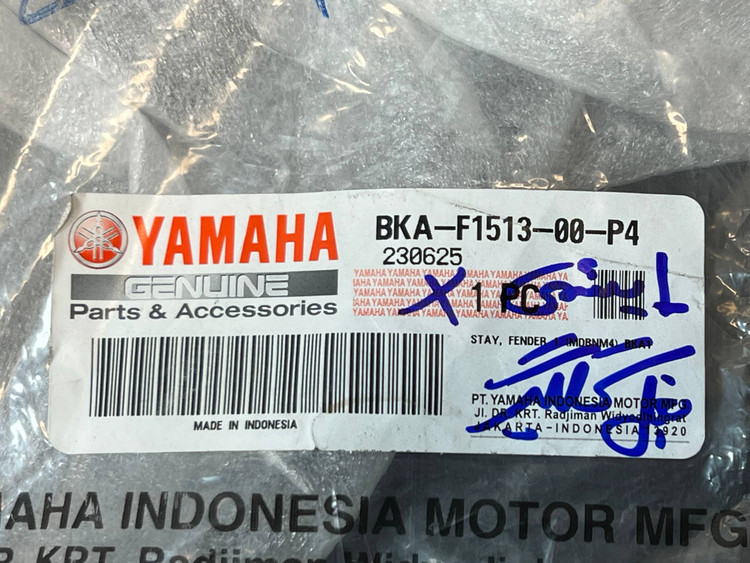 فلاپ بغل گلگیر چپ یشمی YAMAHA Xmax New Face/ ساخت اندونزی اصل کد 200238
