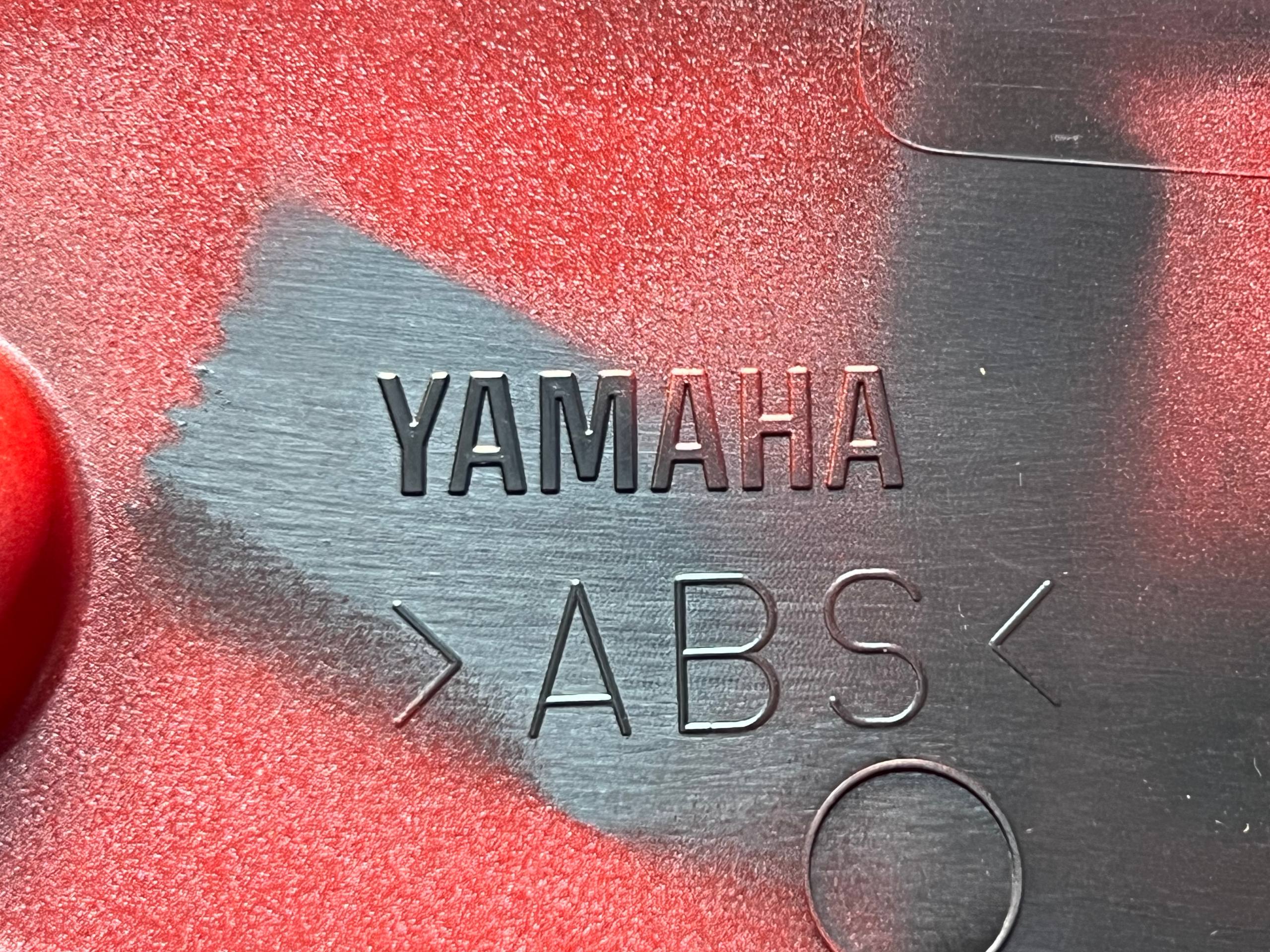 فلاپ بغل گلگیر راست قرمز YAMAHA Xmax New Face / ساخت اندونزی اصل کد 200233