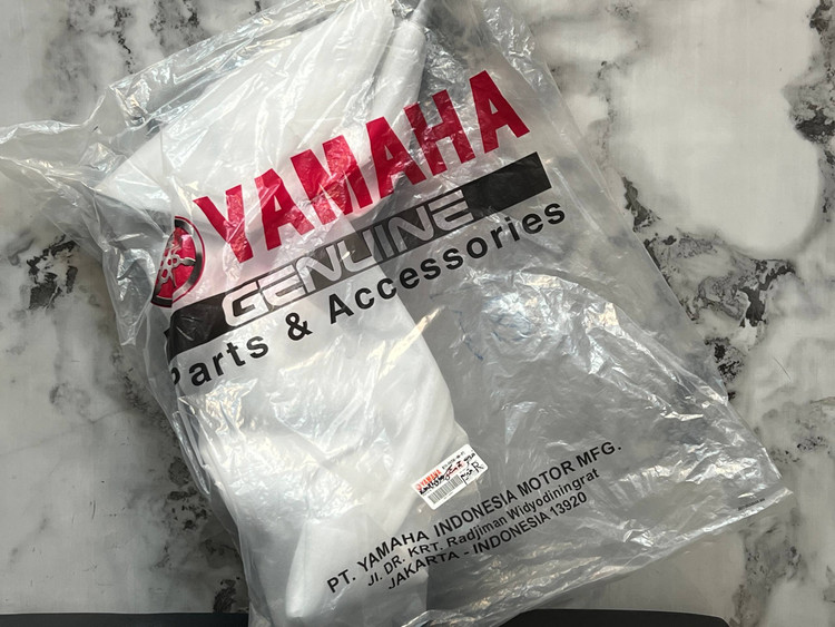 فلاپ زد جلو پا سمت راست YAMAHA Xmax مشکی متالیک / مناسب اتاق قدیم / ساخت اندونزی اصل / 000213