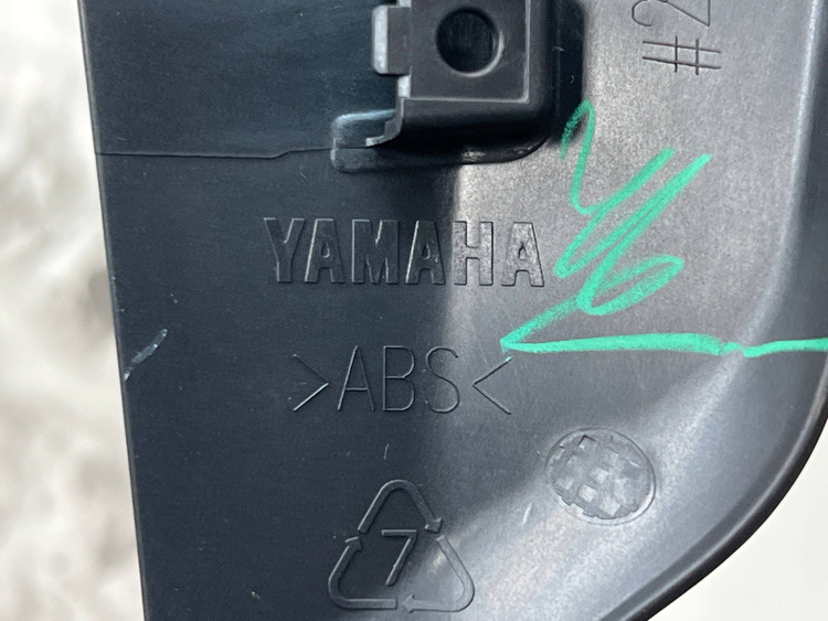 فلاپ بغل گلگیر چپ مشکی براق YAMAHA Nmax Turbo / ساخت اندونزی اصل کد 201657