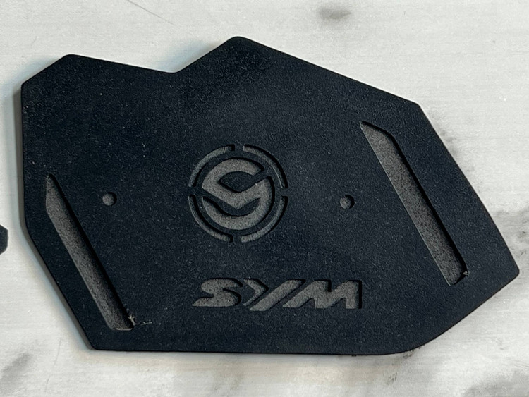 کف پایی مشکی Sym Adv 175 هاسکی اصل کد 201442