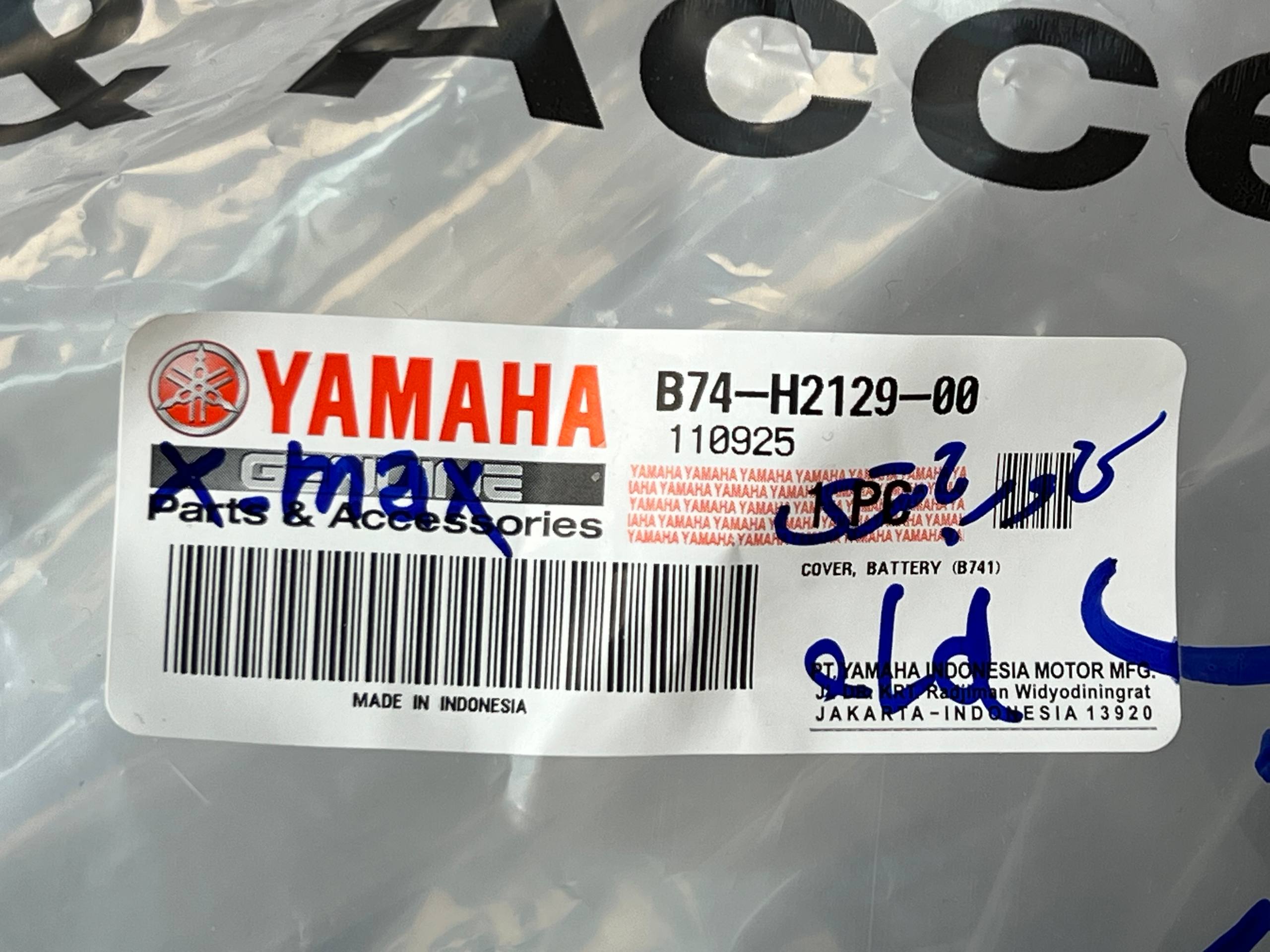 فلاپ کاور باطری YAMAHA Xmax Old Face اتاق قدیم ساخت اندونزی اصل کد 000206