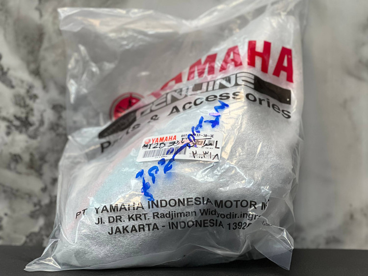 فلاپ بغل باک هواکش ناردو سمت چپ YAMAHA Mt25 / ساخت اندونزی اصل کد 200318