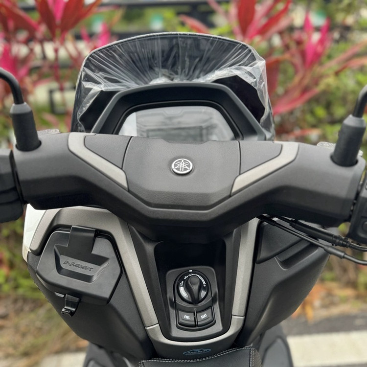 درب داشبورد مشکی (همراه گیره خرید) YAMAHA NMAX TURBO / فیس جدید کد ۲۰۱۷۲۴