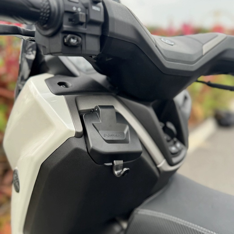 درب داشبورد مشکی (همراه گیره خرید) YAMAHA NMAX TURBO / فیس جدید کد ۲۰۱۷۲۴