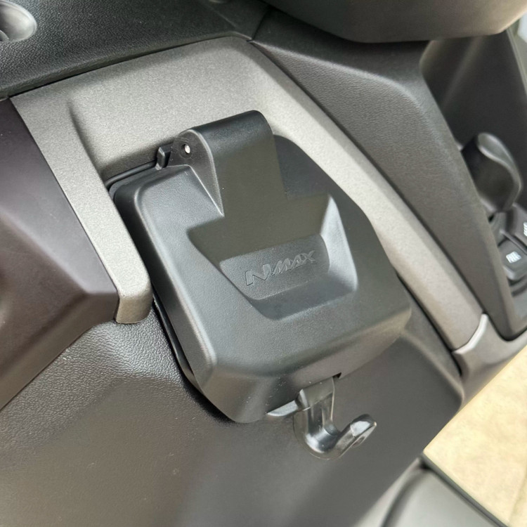 درب داشبورد مشکی (همراه گیره خرید) YAMAHA NMAX TURBO / فیس جدید کد ۲۰۱۷۲۴