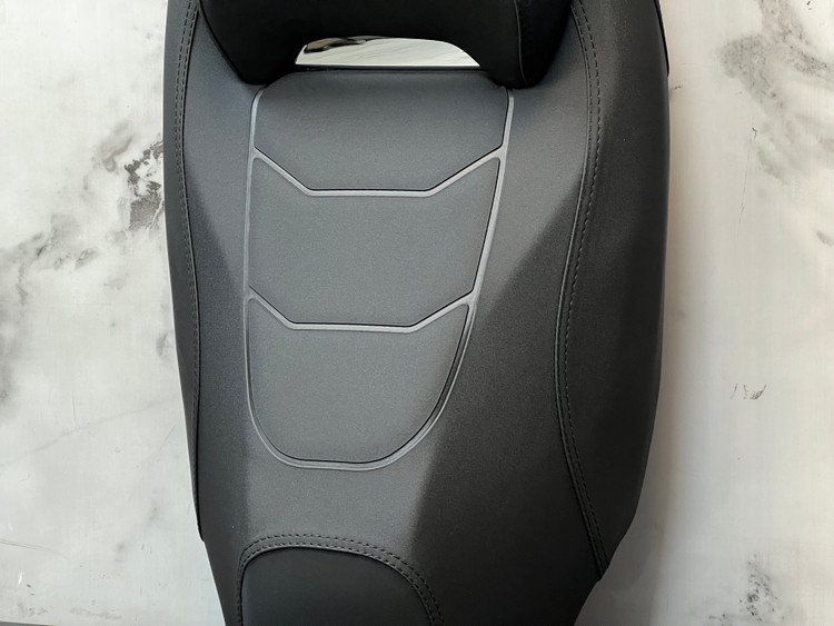 زین اسپرت اسپیشیال YAMAHA Nmax مخصوص اتاق قدیم / ساخت تایلند اصل کد 201077