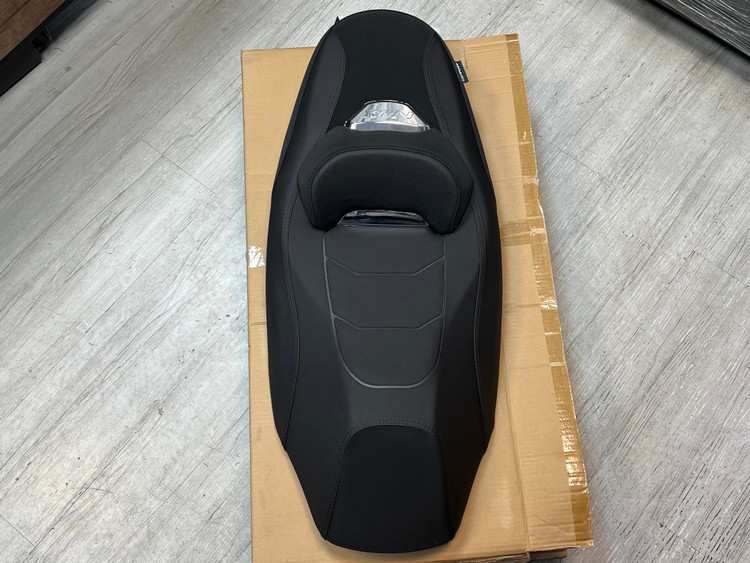 زین اسپرت اسپیشیال YAMAHA Nmax مخصوص اتاق قدیم / ساخت تایلند اصل کد 201077