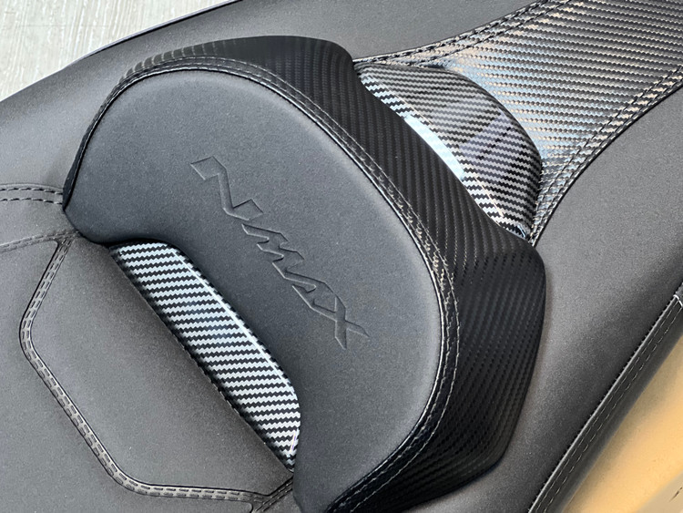 زین اسپرت اسپیشیال YAMAHA Nmax مخصوص اتاق قدیم برند COMFORT کوهان دار / ساخت تایلند اصل