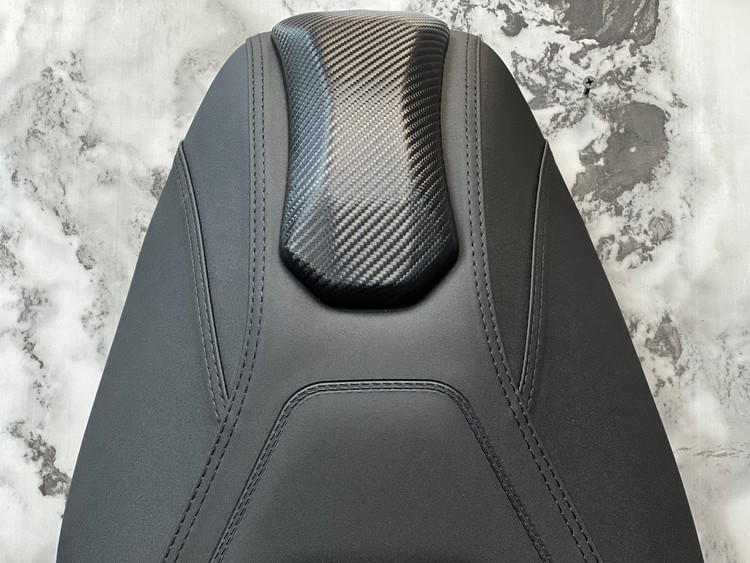 زین اسپرت اسپیشیال YAMAHA Nmax مخصوص اتاق قدیم برند COMFORT کوهان دار / ساخت تایلند اصل