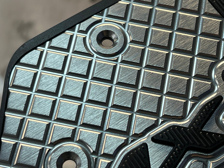 کف پایی اسپرت تیتانیوم NMAX TURBO / اتاق جدید کد ۲۰۱۷۱۵