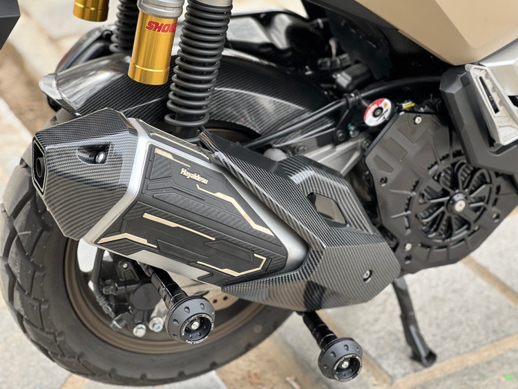 کاور اگزوز کربن HONDA ADV160 ساخت تایلند اصل کد ۲۰۱۰۶۸