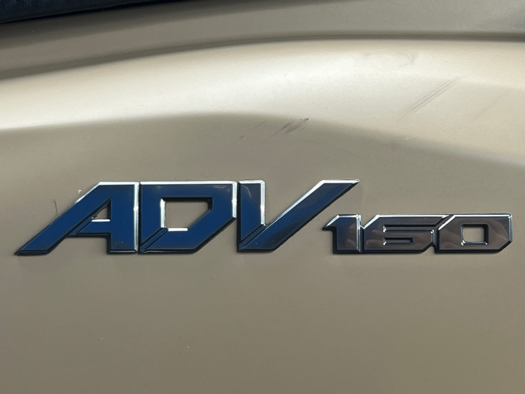 آرم سه بعدی نوشته HONDA ADV160 رنگ استیل / اصل