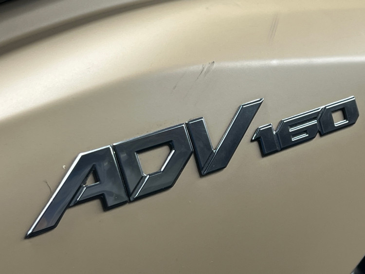 آرم سه بعدی نوشته HONDA ADV160 رنگ استیل / اصل