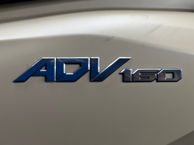 آرم سه بعدی نوشته HONDA ADV160 رنگ استیل / اصل