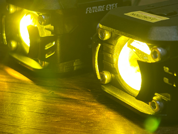 پرژکتور / مه شکن LED موتورسیکلت FUTURE EYES F150 بزرگ / پکیج کامل / اصل