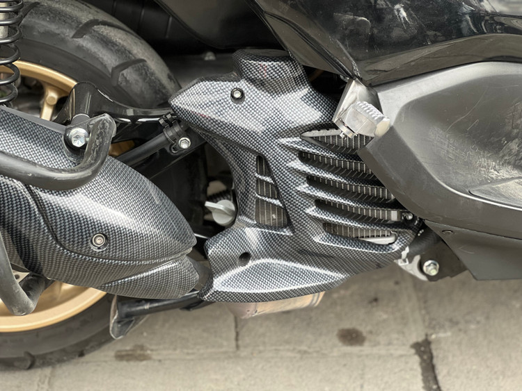محافظ روی رادیات طرح کربن YAMAHA Nmax/Aerox 155 کد کالا 000039