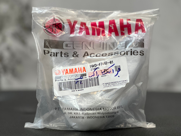 براکت جاپایی جلو سمت چپ YAMAHA MT25 / R25 / ساخت اندونزی اصل کد 200108
