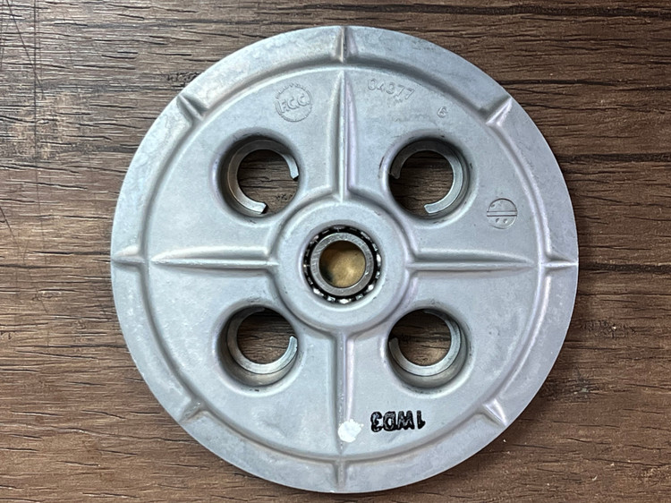 ست چهار شاخ کلاچ و دیسک چهار شاخ کلاچ YAMAHA R25 MT25 R3 ساخت اندونزی اصل