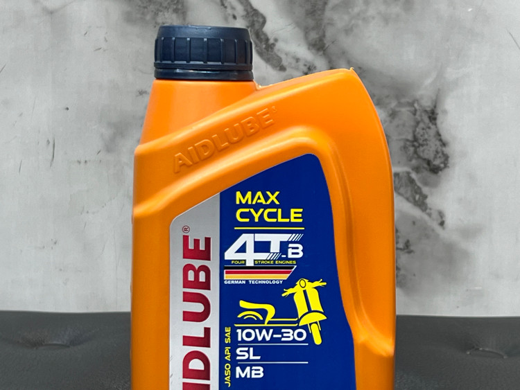 روغن موتور ایدلوب AIDLUBE 10W30 SL مخصوص موتورهای اسکوتر نیمه سنتتیک تحت لیسانس ایدلوب آلمان / اصل کد ۲۰۱۳۸۸