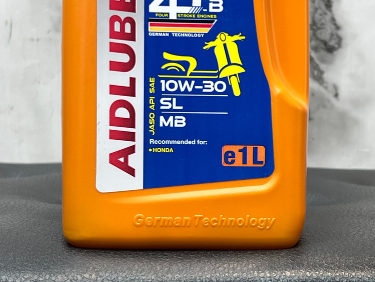 روغن موتور ایدلوب AIDLUBE 10W30 SL مخصوص موتورهای اسکوتر نیمه سنتتیک تحت لیسانس ایدلوب آلمان / اصل کد ۲۰۱۳۸۸