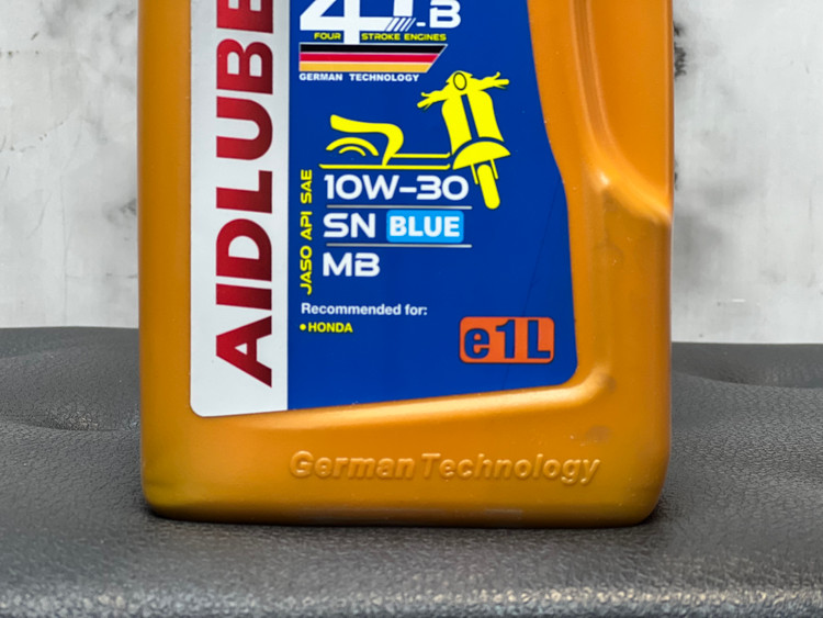 روغن موتور ایدلوب AIDLUBE 10W30 SN مخصوص موتورهای اسکوتر فول سنتتیک تحت لیسانس ایدلوب آلمان اصل کد ۲۰۱۳۸۷