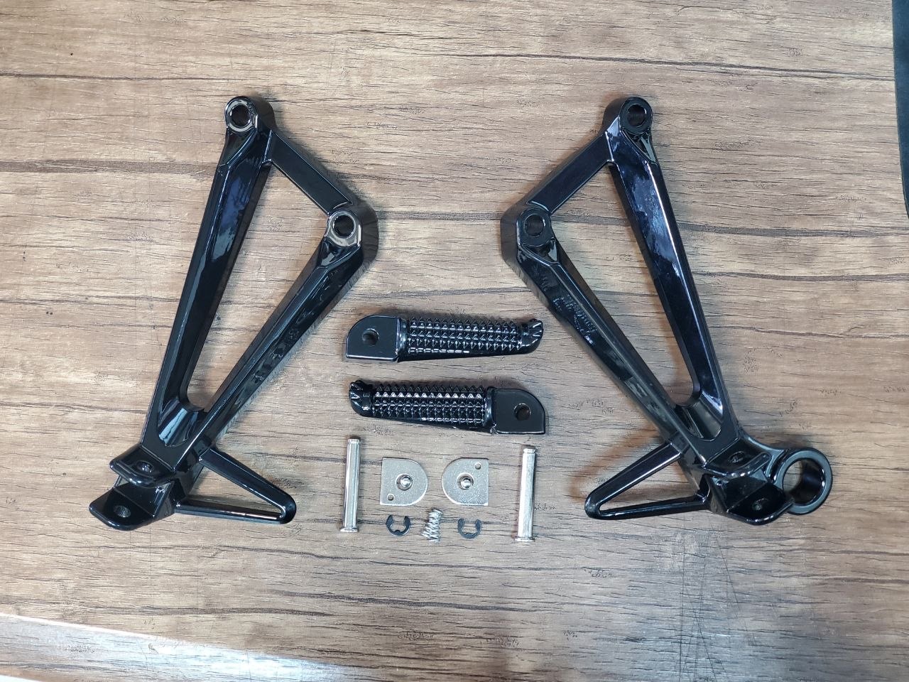 ست کامل براکت و جاپایی عقب چپ و راست YAMAHA MT25 R25 / ساخت اندونزی اصل۲۰۰۳۶۶