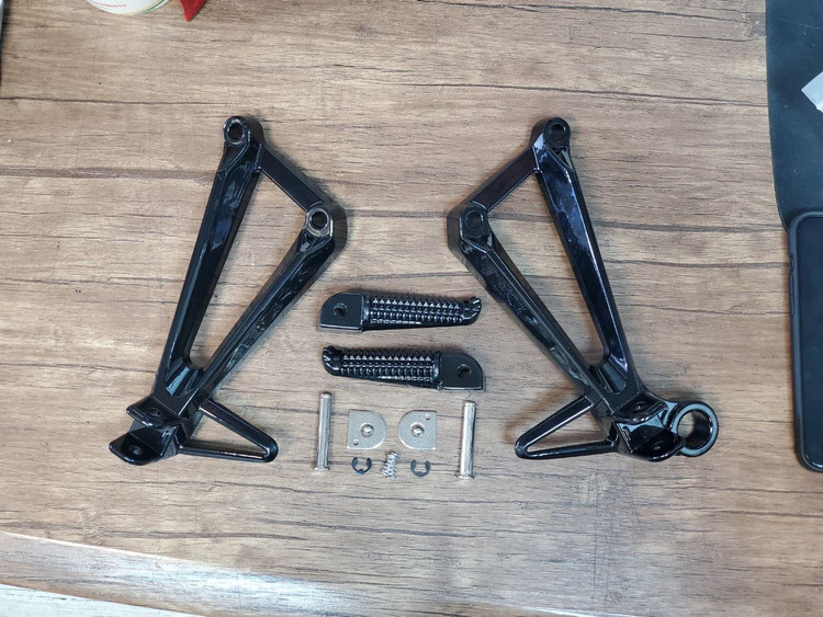 ست کامل براکت و جاپایی عقب چپ و راست YAMAHA MT25 R25 / ساخت اندونزی اصل۲۰۰۳۶۶