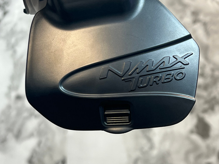 درب داشبورد مشکی خودرنگ YAMAHA NMAX TURBO / فیس جدید ۲۰۱۷۴۸